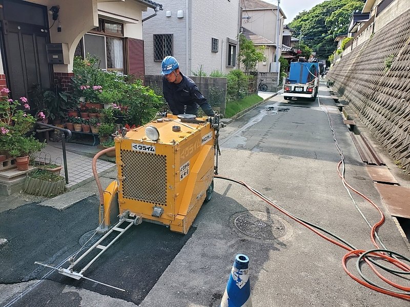 北九州市浅川　ｶｯﾀｰ切断　側溝