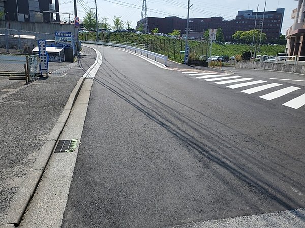 竣工のお知らせ。「医生ケ丘1号線歩道バリアフリー化整備工事（3-1）」が竣工を迎えました。の画像
