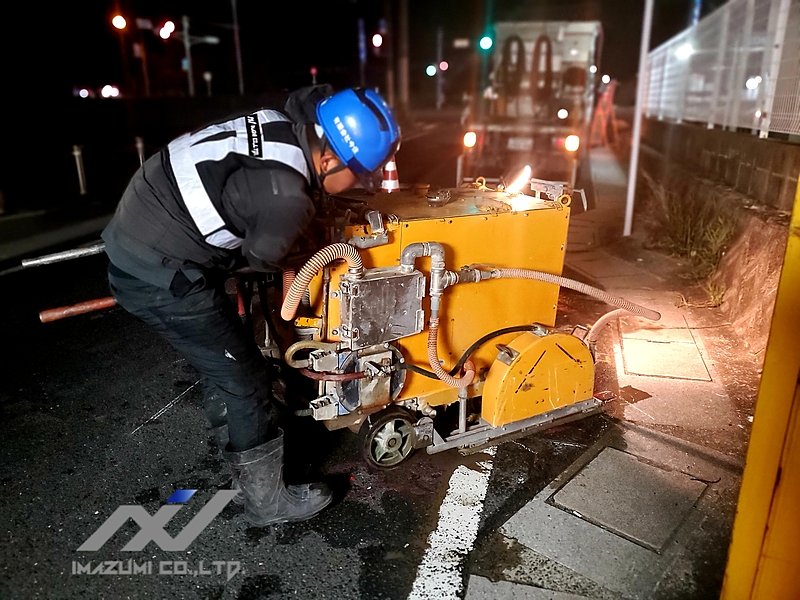 道路カッター　夜間　福岡県