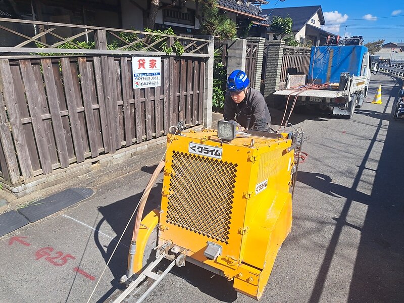 北九州市八幡東区　カッター屋　舗装切断