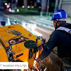 福岡県春日市　カッター切断　舗装切断　夜間のイメージ