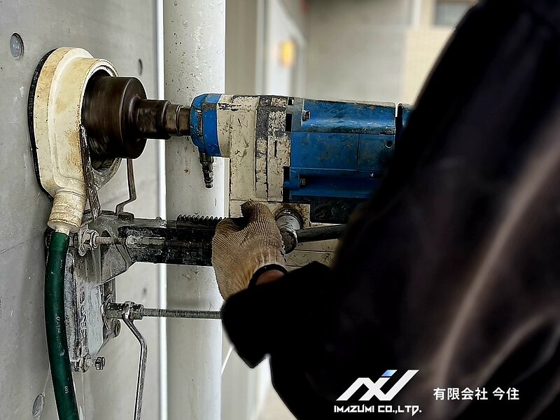 福岡県春日市　コア抜き　マンション　エアコン　配管